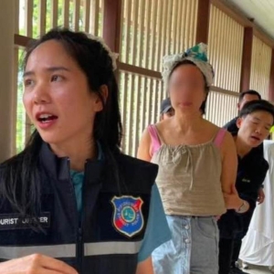 中国女子拜县当街袭击泰妈，警方调查并拟驱逐出境