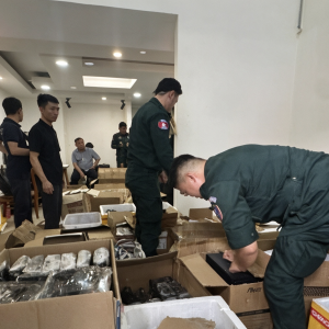 1744部手机被查封！柬埔寨3名中国人涉嫌电诈落网