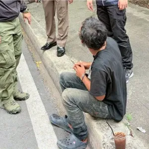 男子路口涉嫌侵犯女性，泰国骑手录像协助警方破案