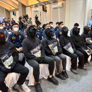 举报电诈有奖！菲律宾警方发放972万比索奖励线人