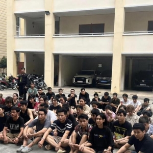 胡志明突查涉毒电子烟案！49人被控制，1名中国公民涉案