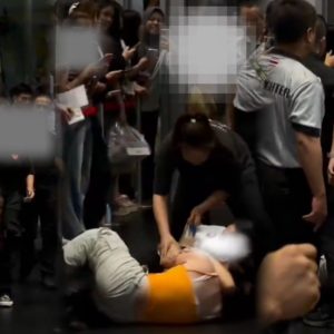 中国女生曼谷追星遇风波：一场排队争议为何升级成冲突？