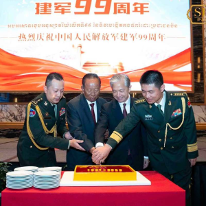 中国驻柬大使馆举行招待会，庆祝解放军建军99周年
