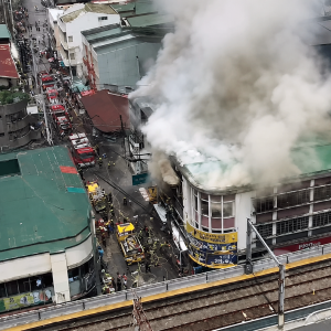 马尼拉华人区附近商住楼起火！消防出动扑救暂无伤亡