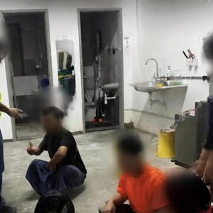 马来西亚柔佛移民局突查非法居留窝点，50名外籍人士被捕