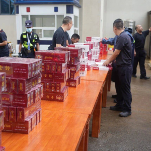 中缅边境联合打击非法制烟，佤邦向中方移交涉案物资