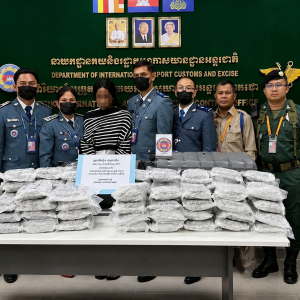 行李箱里藏40公斤大麻！女子准备离开柬埔寨时机场被拦