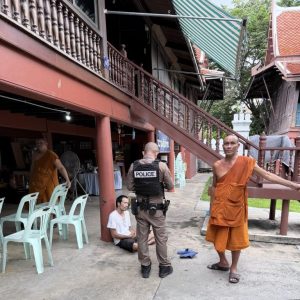 200泰铢也要偷？泰国男子靠“小工具”潜入寺庙行窃被发现