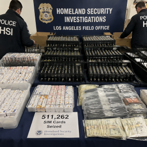 电诈为何需要几十万张SIM卡？美国行动曝光新型诈骗模式