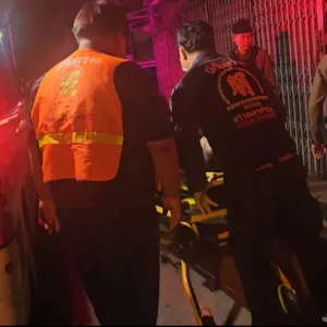 看到检查点突然加速！泰国男子撞伤警员后消失在夜色中