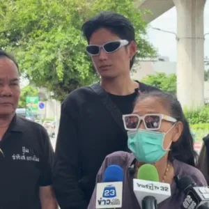 泰国男星父亲遭多人持木棍围殴，家属称事后还受到威胁