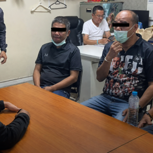 专向中国公民索钱？泰国假警察团伙从罗勇被追到春武里