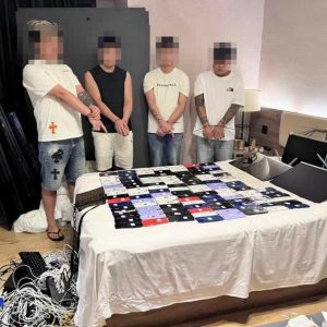 老挝万象突袭网络犯罪窝点，71名中国籍人员被抓