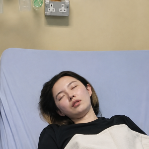 返国当天突然失控！27岁中国女子吉隆坡机场被控制送医