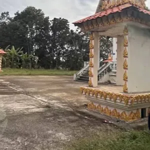 泰国寺庙曝出婚外情！校长与女职员火葬台附近被拍