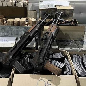 泰国达叻府截获涉走私快艇，查获2支AK-47及超3万发弹药