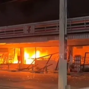 爆炸声接连响起！泰国南部多地遇袭，军警连夜封锁搜捕