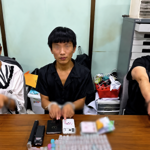 西港凌晨缉毒！警方抓获2名中国男子及1名柬埔寨女子