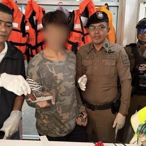 泰国男子分手7天后持枪闯便利店，威胁前女友复合被捕