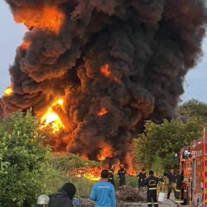 5年前爆炸废弃化工厂再起火，北榄府居民担心危险重现
