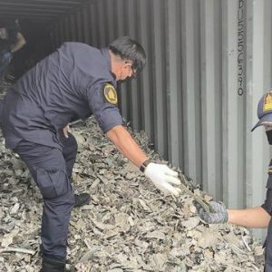 泰国林查班港查获10个可疑集装箱，货物重达202.89吨
