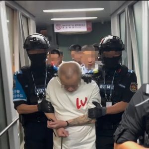 中菲执法合作：潜逃菲律宾绑架团伙头目邱某某被遣返回国