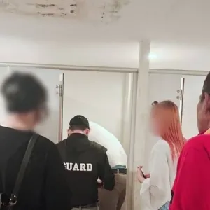 芭提雅街头俄罗斯男子厕所内昏迷，鼻腔现不明白色粉末
