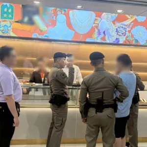 失业欠债铤而走险！泰国50岁男子抢走70万黄金