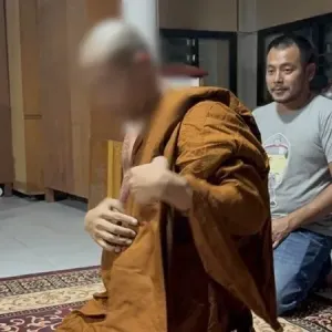 寺庙里竟有人卖K粉？泰国警方卧底300泰铢设局抓人