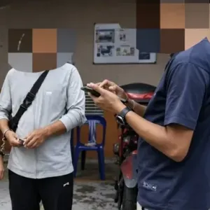 马来西亚查车遇硬茬？中国司机没驾照，两人竟拒检近2小时