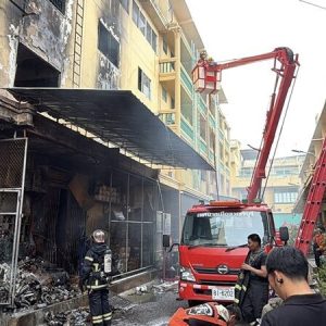 泰国佛丕府商业楼失火！五层建筑严重烧毁，业主身亡