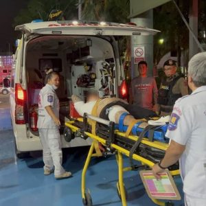 争执升级动枪？芭堤雅夜总会外两男子遭枪击