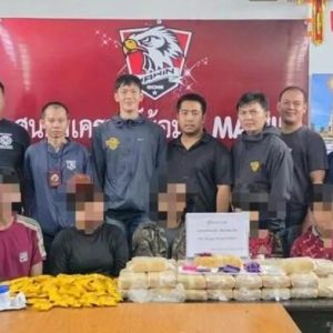 泰国警方根据线报精准截车，20万颗冰毒及“快乐水”被查获