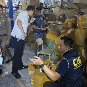 插进设备就出问题？泰国警方端掉假记忆卡仓库