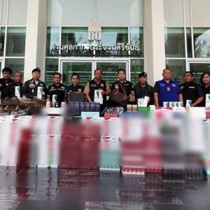 泰国南部突击查走私，1853包香烟被扣