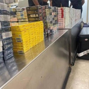 20万支中国香烟藏进金属门！斯里兰卡海关查获走私货