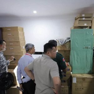 柴桢省突查巴域住宅！查获579台电脑及525部手机