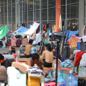 行李都收拾好了，却不知道何时回家：475名印尼人滞留金边