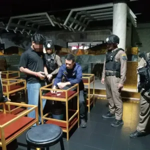 曼谷深夜出动SWAT！8家娱乐场所突击检查，35人尿检均正常