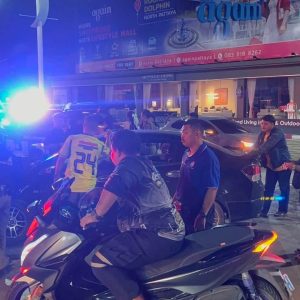 芭堤雅凌晨车祸！SUV路口翻车致3人受伤