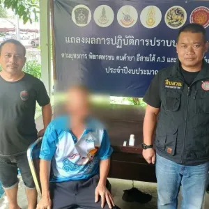 村长与青年聚众吸毒？泰国警方突查后尿检呈阳性