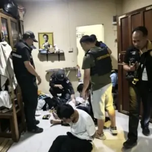 2名中国男子偷渡泰国被抓，身藏假台湾护照自称来运黄金