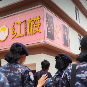 泰柬边境诈骗园区曝光：157栋建筑29栋涉诈，内部发现配备手术室 ...