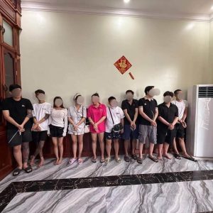 柬埔寨木牌查处疑似电诈窝点！10名越南人被带走调查