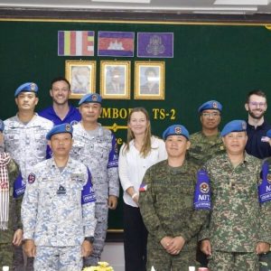 美国驻柬临时代办会见东盟观察员小组，了解柬泰停火进展