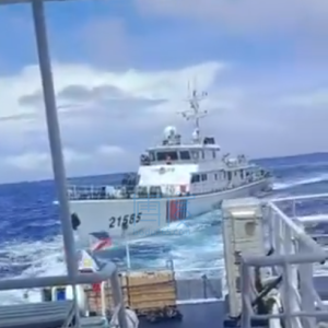 突发！中菲船只近海高风险接触，现场发生擦撞
