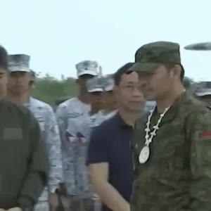 帕奎奥率菲官员赴希望岛送援助，菲议员称途中遭中方无线电喊话 ...