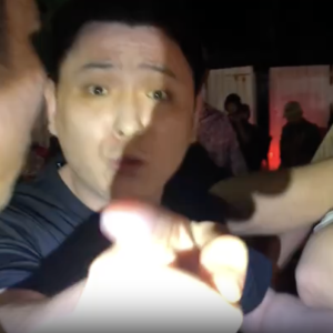 西港交通事故后再起冲突！中国公民被指叫人殴打记者