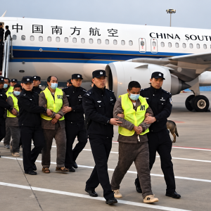 缅中反诈合作再行动！20名中国籍涉诈人员被遣返回国