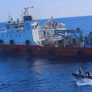巴丹群岛外海中菲船只近距离接触，中国科研船驶离